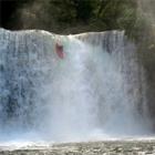 Descendo cachoeiras de 50 metros de altura com caiaque 