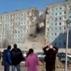 Vídeo registra momento em que prédio desaba na Rússia...