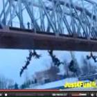 Bungee Jumping em massa de uma ponte na Russia