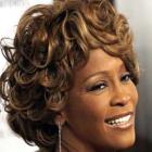 Site acerta o dia da morte de Whitney Houston e de outras celebridades.