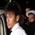 Vídeo flagra Neymar sendo “assaltado” com roubo de brinco