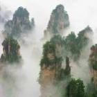 O estonteante parque chinês que inspirou as florestas suspensas de Avatar!