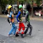  Um artista de rua e seus bonecos dançando Michael Jackson !