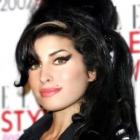 Confira o que falam as músicas de Amy Winehouse, clipe legendado