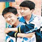 Exemplo de amizade: Chinês carrega nas costas amigo até escola, há oito anos