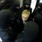 Pegadinha c/final WTF: soldados da SWAT cercam vítimas no elevador