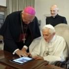 Papa benze iPad com água benta e o aparelho para de funcionar