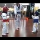 A luta de taekwondo mais engraçada que você já viu