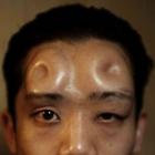 Nova mania no Japão “bagel head” cria visual bizarro na testa