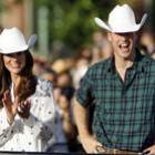 Kate Middleton e Príncipe William em visita ao Canadá fazem programa de índio
