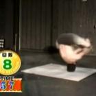 Recordista japonês gira o corpo sobre a cabeça sem as mãos 130 vezes em 1 minuto