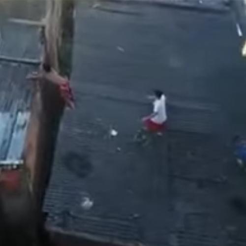 Deu merda: Pegando pipa no telhado