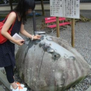 A pedra-sino de Hotsumisaki