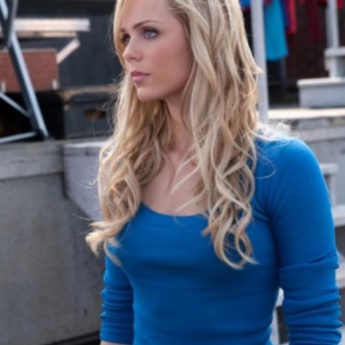 Smallville: O que aconteceu com a atriz que interpretou a Supergirl na