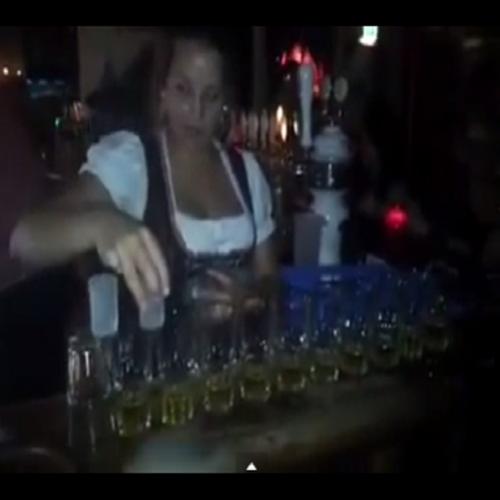 Essa talentosa bartender vai te surpreender