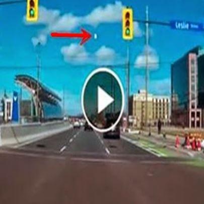 Assista em primeira mão o meteoro que caiu em Toronto Canadá!
