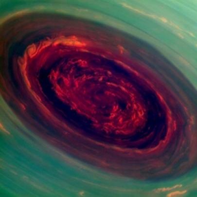 Foto impressionante de furacão gigante no planeta Saturno