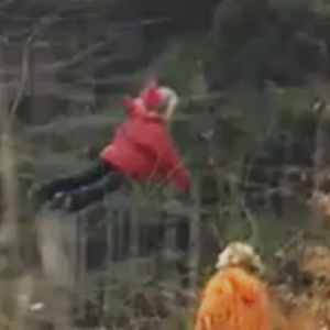 Vídeo estranho em que uma menina aparece voando