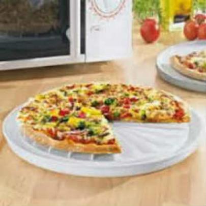 Dica simples para esquentar pizza no microondas