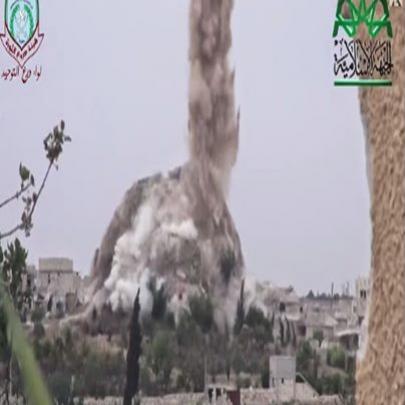 A impressionante explosão de uma mina na Síria