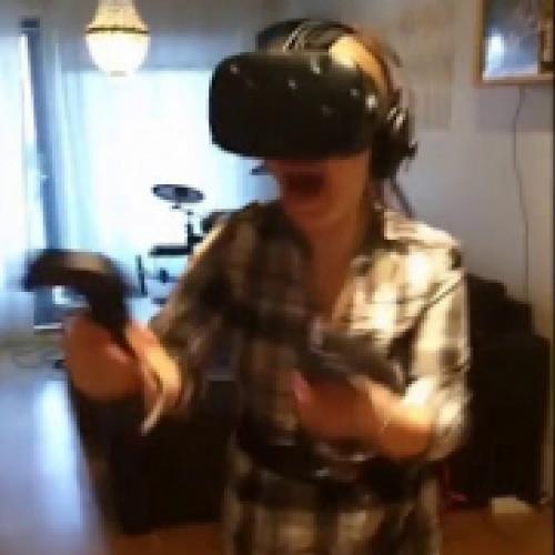 Jogando terror em realidade virtual e suas reações engraçadas