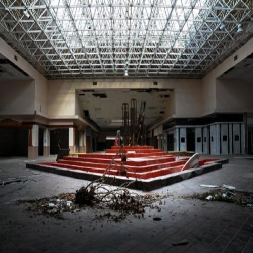 Fotógrafo capta melancolia de shoppings abandonados nos EUA
