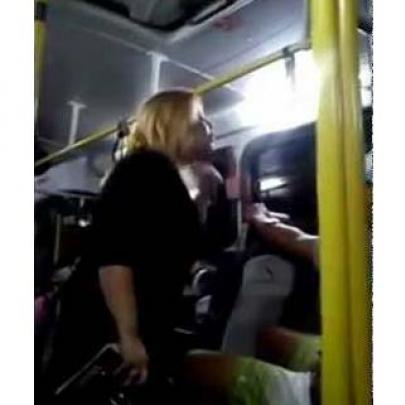 Mulher se revolta com Funkeiro em ônibus