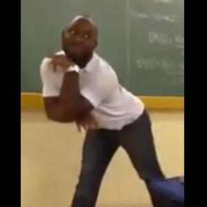 Professor faz dança do 'Show das Poderosas' em sala de aula