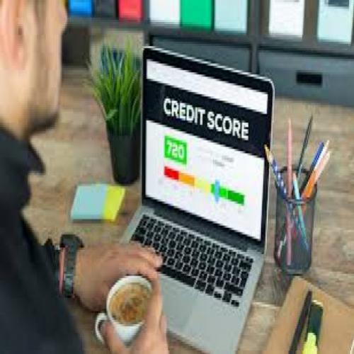 Como é feita a classificação de score de crédito?