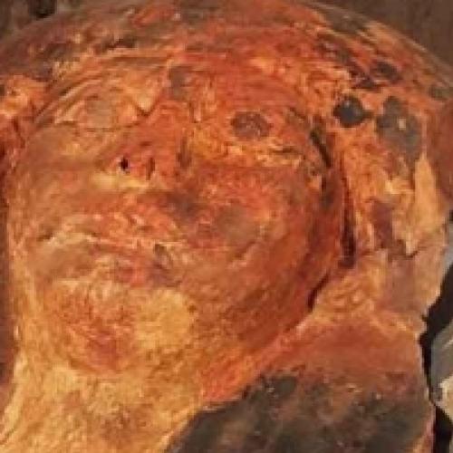 Uma nova múmia foi encontrada em um túmulo esquecido, no Egito.