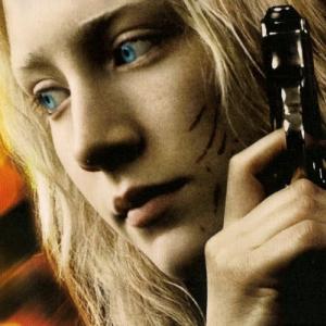 Hanna (Saoirse Ronan).  Força, resistência e instinto assassino.