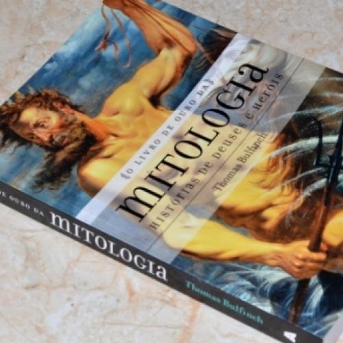 Resenha literária: O Livro de Ouro da Mitologia