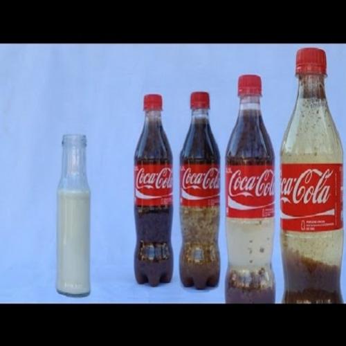 Veja o que acontece quando você coloca leite na Coca-Cola