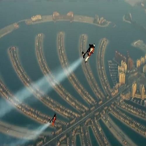 Piloto sobrevoa Dubai com um jetpack em um vídeo (4k) fantástico