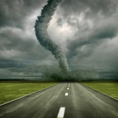 Incrível vídeo de carro sendo sugado por um tornado