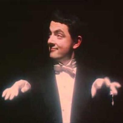 Mr.Bean tocando piano Invisível