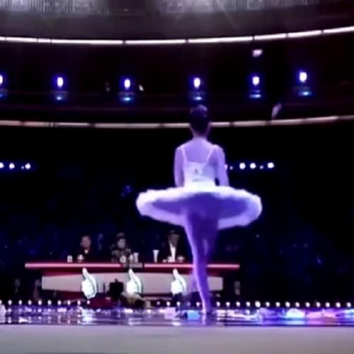 Chinesa apresenta balé com mágica