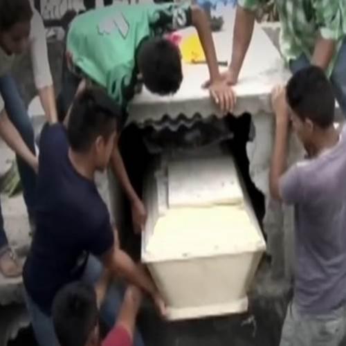 'Gritos de morta' fazem caixão ser aberto um dia após enterro