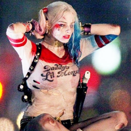 A primeira atriz a interpretar Harley Quinn