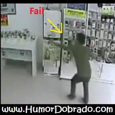 Vídeo Hilariante - Ladrão burro tentando roubar telemóvel!