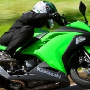 Kawasaki Ninja 300 - Maior, melhor e mais cara!
