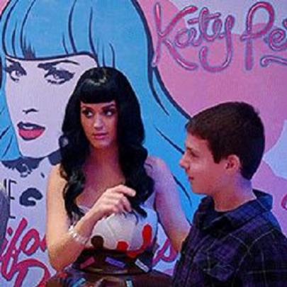 Katy Perry trollando um garotinho!