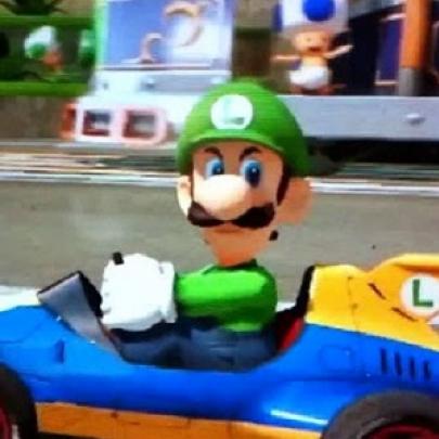 Luigi e o olhar da morte em Mario Kart 8 (com videos)