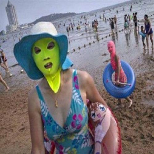 10 Pessoas bizarras que jamais deveriam ir a praia