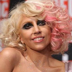 Empresário diz que Lady Gaga se recupera bem