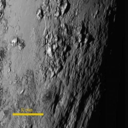 Sonda New Horizons descobre gelo em Plutão