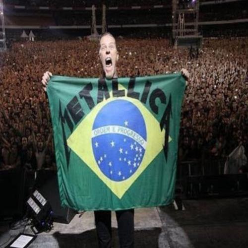 Músicos internacionais com a bandeira do Brasil