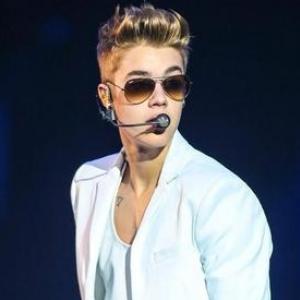BOMBA:Justin Bieber passa mal durante show e é internado