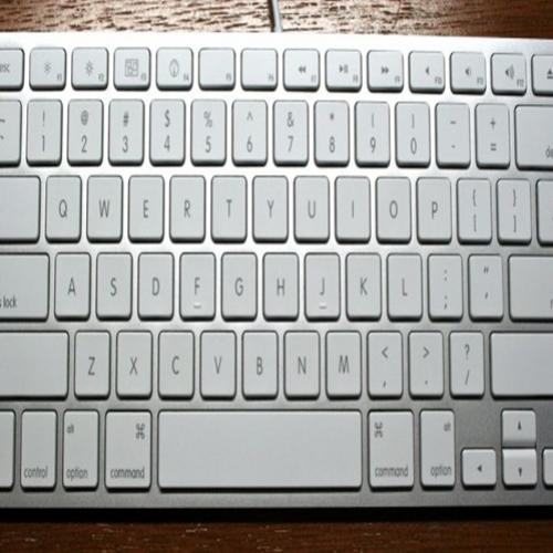 É por isso que as letras do teclado não estão em ordem alfabética