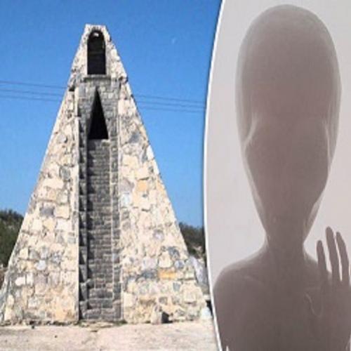 Fazendeiro mexicano constrói pirâmide ordenado por um alienígena